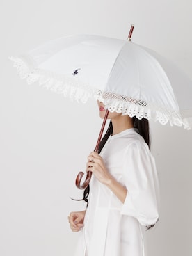 「POLO RALPH LAUREN（ポロ ラルフ ローレン）の遮光 晴雨兼用日傘 長傘　エンブフリル（長傘、ホワイト系）」を使った、MOONBAT_officialさん（レディース・165cm）の春コーディネート
