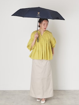 「アイテム（折りたたみ傘）」を使った、MOONBAT_officialさん（レディース・170cm）の秋コーディネート