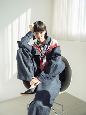 「SWASH LONDON（スウォッシュロンドン）の26SS スカーフ SWASH LONDON シルクツイル 88*88（バンダナ/スカーフ、レッド系）」を使った、MOONBAT_officialさん（レディース・165cm）の春コーディネート