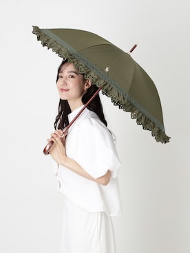 「POLO RALPH LAUREN（ポロ ラルフ ローレン）の遮光 晴雨兼用日傘 長傘　エンブフリル（長傘、グリーン系）」を使った、MOONBAT_officialさん（レディース・165cm）の春コーディネート