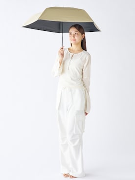 「estaa（エスタ）の遮光100％ 超軽量 晴雨兼用 折りたたみ日傘  ”55cm” マジカルテックプロテクション（折りたたみ傘、ベージュ系）」を使った、MOONBAT_officialさん（レディース・165cm）の春コーディネート