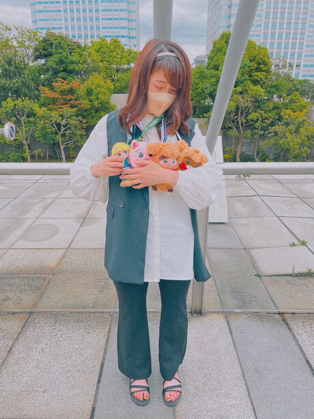 「休日スタイル、オトナ女子、パンツスタイル、今日のコーデ、モノクロコーデ、LIVE」｜「GUのアイテム（パンツ、ブラック系）」を使った、yuzuさん（レディース・169cm）の春コーディネートの1枚目の写真