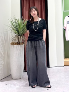 「LOWRYS FARM（ローリーズファーム）のチュールレイヤードＳＳ 1032082（Tシャツ/カットソー、ブラック系）」を使った、akn.さん（レディース）の夏コーディネート