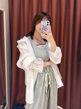 「LOWRYS FARM（ローリーズファーム）のフリルフードシャツ　579513（シャツ/ブラウス、ホワイト系）」を使った、akn.さん（レディース）の春コーディネート