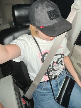 「アイテム（スニーカー、グレー系）」を使った、べにさん（レディース・155cm）の夏コーディネート