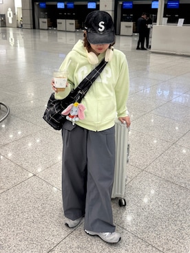 「Supreme （シュプリーム）のアイテム（帽子）」を使った、rin.さん（レディース・153cm）の春コーディネート