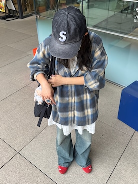 「アイテム（スニーカー）」を使った、rin.さん（レディース・153cm）の秋コーディネート