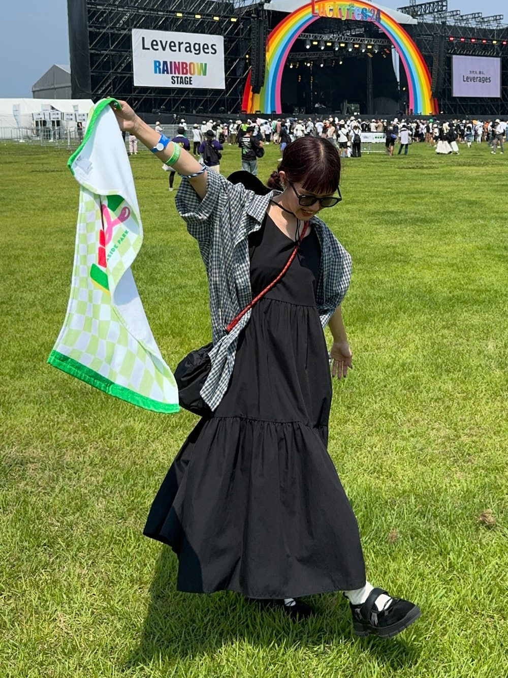 「フェススタイル、フェスコーデ、シャツスタイル、キャミワンピ、韓国ファッション、夏服、夏」｜「nugu farkaのアイテム（ワンピース/ドレス、ブラック系）」を使った、rin.さん（レディース・153cm）の夏コーディネートの1枚目の写真