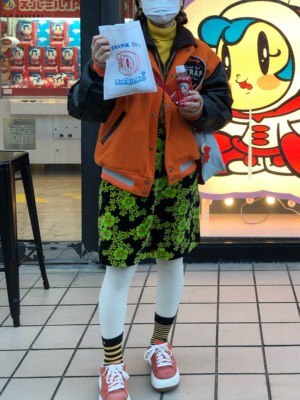 「おでかけコーデ、古着MIX、古着、古着コーデ、古着好きな人と繋がりたい、古着女子、used、used mix、USEDコーデ、usedclothing、レトロ、ミルクチャン、柄×柄、プチプラ、花柄スカート」｜「PUMAのPUMA プーマ スウェード マユ アップ ウィメンズ スニーカー（スニーカー、レッド系）」を使った、クリヤマさん（レディース・158cm）の冬コーディネートの1枚目の写真
