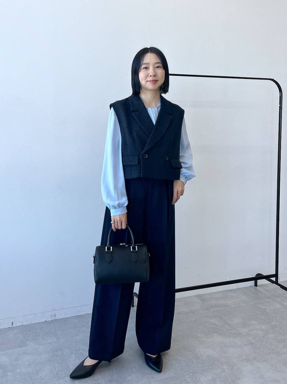 「セレモニースタイル_LEPSIM、オケージョン、パンツ、パンプス、ブラウス、入学式・卒業式、ヘルシー、リラックス、女子ウケ、ママコーデ、女子会、旅行、LEPSIM」｜「LEPSIMの【入卒式／セレモニー】Wクロスストレッチワイドパンツ　207775（スーツパンツ、ブルー系）」を使った、noriさん（レディース・155cm）の冬コーディネートの1枚目の写真