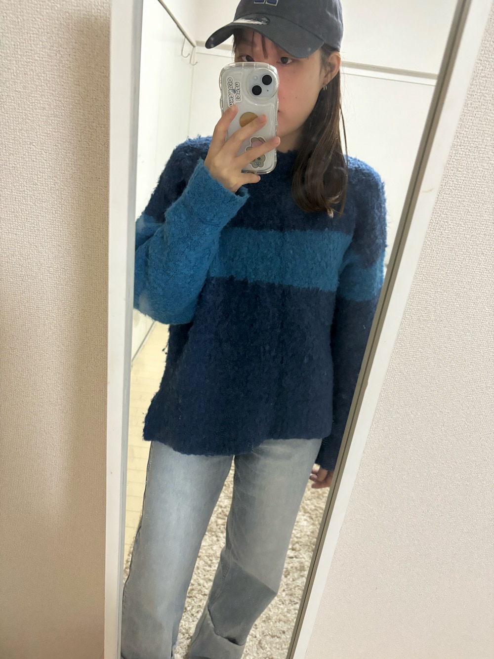 「デニムコーデ、キャップ女子、カジュアルコーデ、最近のいい感じコーデ、いいね、save、フォローお願いします🤑、大人コーデ、ブルーコーデ」｜「DISCOATの【新色追加/S～Lサイズ】USコットンデニムロールアップパンツ（デニムパンツ、ブルー系）」を使った、minamiさん（レディース・155cm）の秋コーディネートの1枚目の写真