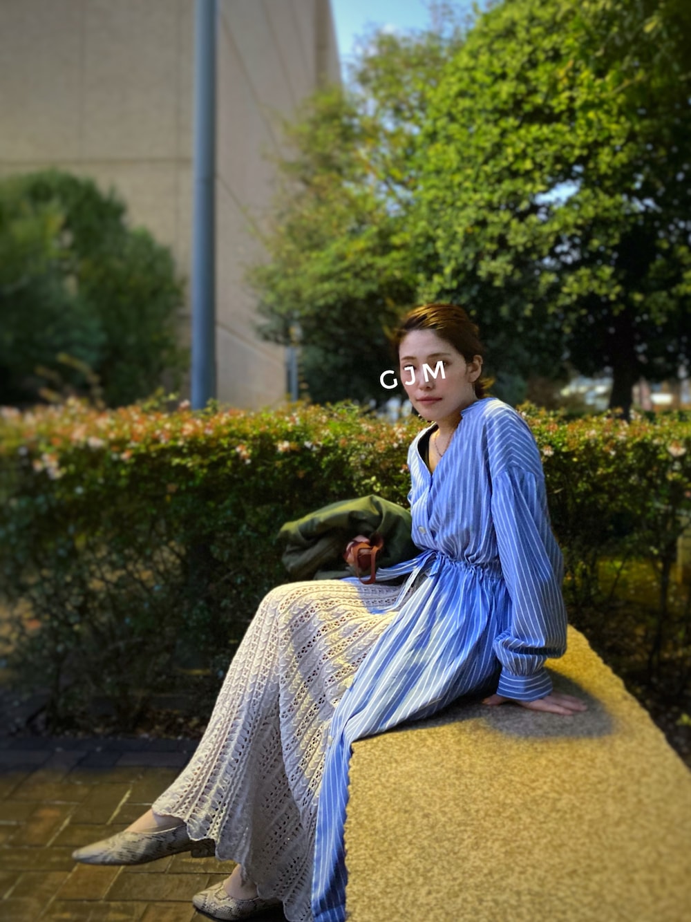「ブルー、ストライプ、フラットシューズ、レイヤードスタイル、大人カジュアル、ロングスカート、アニマル柄、ニットスカート、シャツワンピ、きれいめカジュアル、キルティングジャケット、ロングワンピース、低身長、かぎ針編み、ボリューム袖」｜「w closetのアイテム（シャツワンピース、ブルー系）」を使った、がじゅめさん（レディース・151cm）の秋コーディネートの1枚目の写真