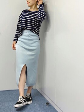 スニーカーを使った ペンシルスカート の人気ファッションコーディネート 髪型 ミディアムヘアー Wear