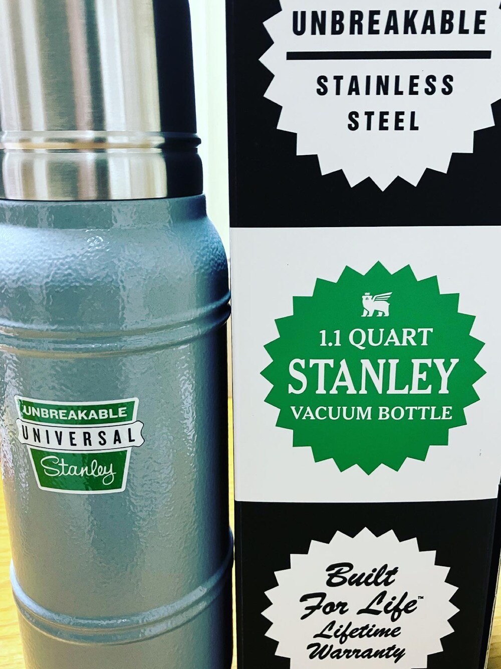 「STANLEYのアイテム（グラス/マグカップ/タンブラー、グレー系）」を使った、Meg Iwamotoさん（レディース・163cm）の秋コーディネートの1枚目の写真