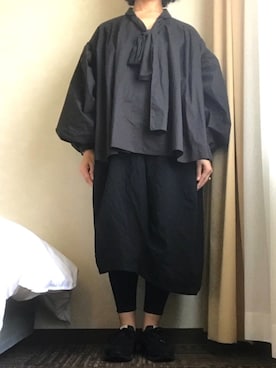 「BLACK COMME des GARCONS（ブラックコムデギャルソン）のアイテム（その他パンツ）」を使った、Meg Iwamotoさん（レディース・163cm）の秋コーディネート