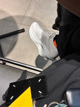 「アイテム（キーホルダー）」を使った、Meg Iwamotoさん（レディース・162cm）の冬コーディネート