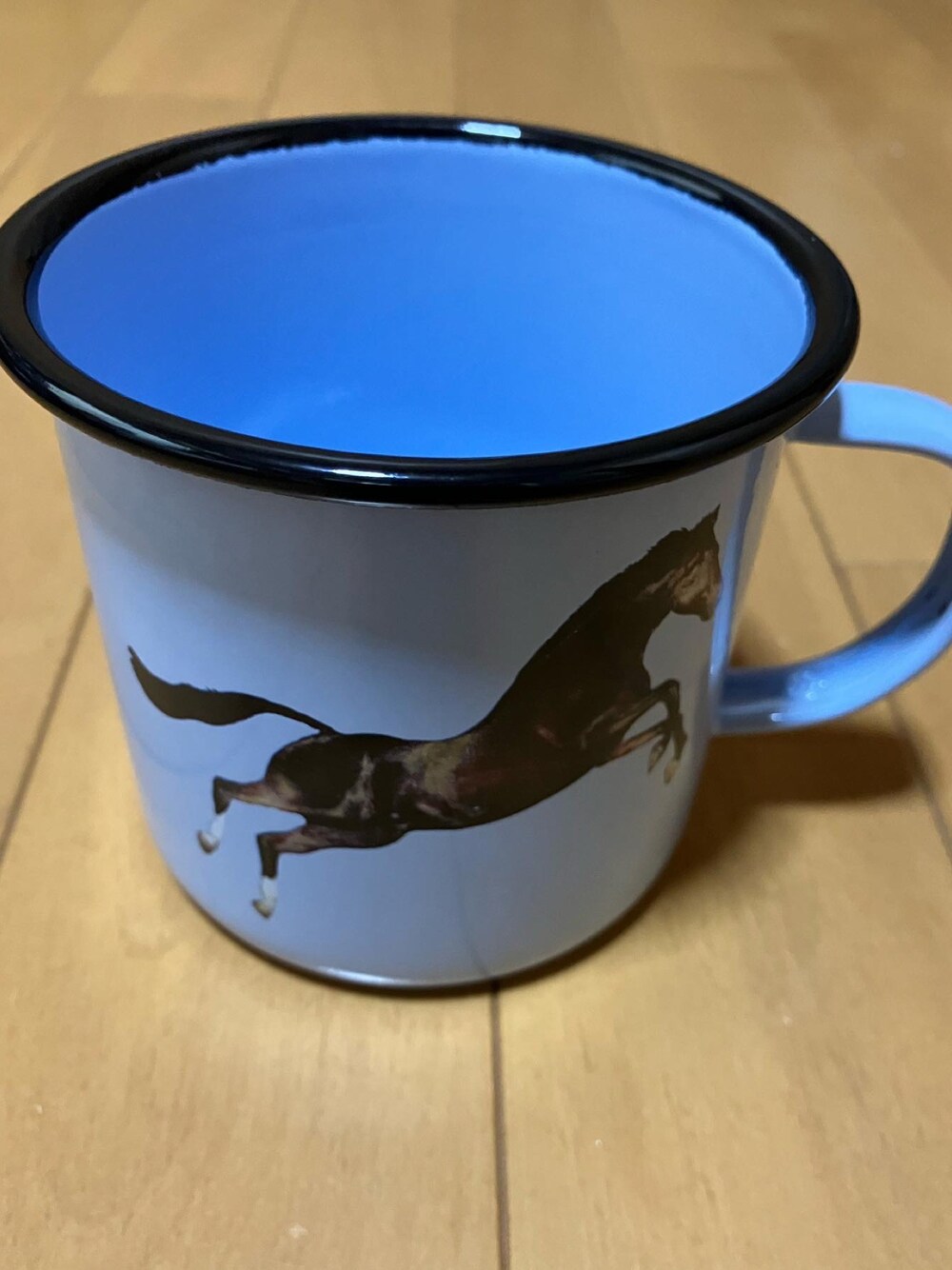 「SELETTIのアイテム（グラス/マグカップ/タンブラー、ブルー系）」を使った、Meg Iwamotoさん（レディース・163cm）の秋コーディネートの1枚目の写真