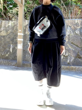 「BLACK COMME des GARCONS（ブラックコムデギャルソン）のアイテム（その他パンツ）」を使った、Meg Iwamotoさん（レディース・163cm）の秋コーディネート