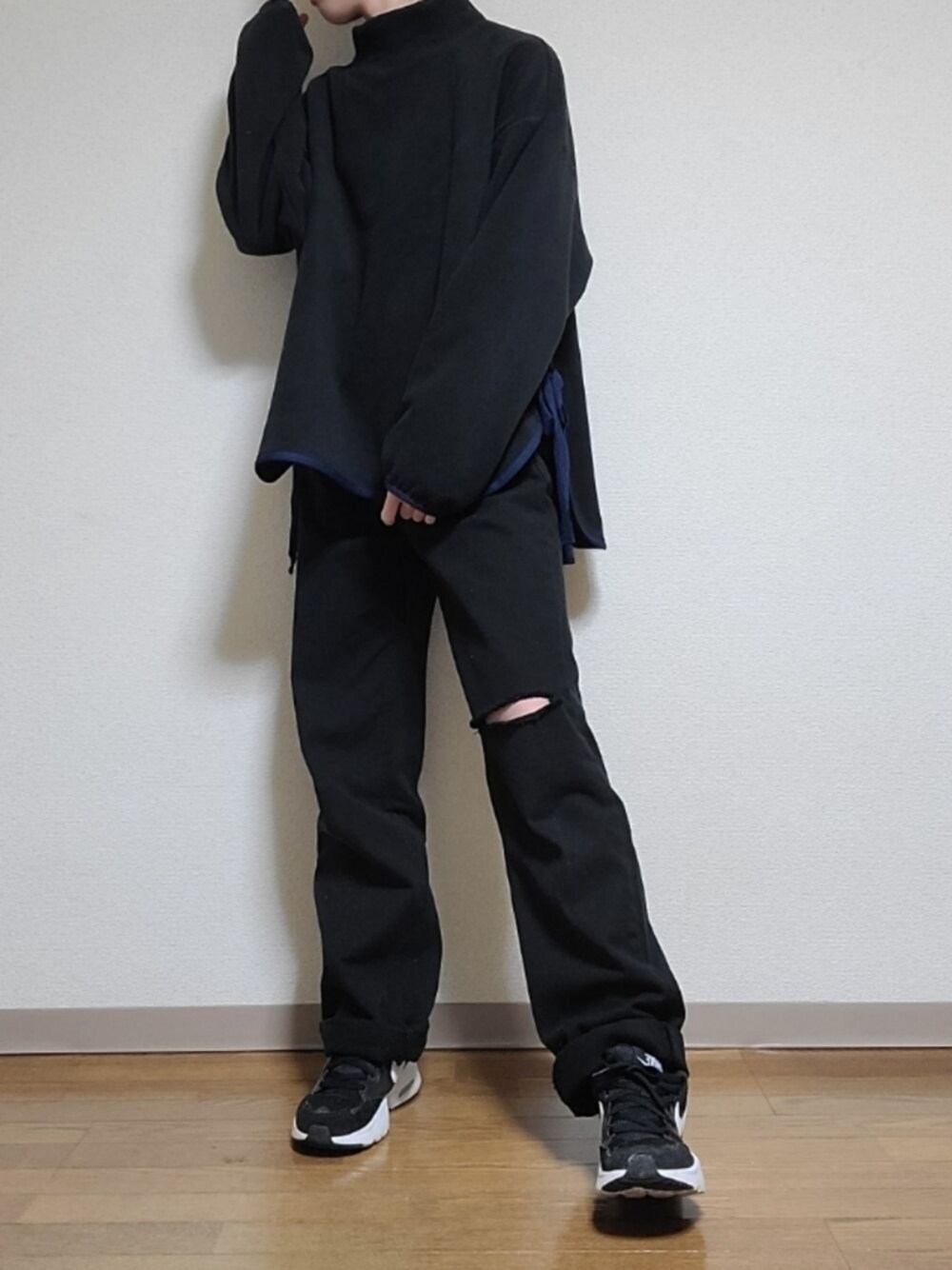 「カジュアル、シンプル、ブラックコーデ、フリース、ユニクロ、ラクチンコーデ、今日のコーデ、ユニクロコラボ、White Mountaineering」｜「NIKEの【NIKE】WOMENS AIRMAX SC（スニーカー、ブラック系）」を使った、愬さん（レディース・165cm）の秋コーディネートの1枚目の写真