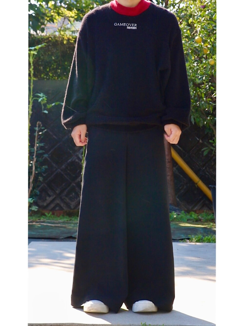 「秋冬コーデ、ootd、モノトーン、オーバーサイズ、ワイドパンツ、モード、きれいめカジュアル、ビッグシルエット、ブラック、シンプル」｜「SHAREEFのアイテム（ニット/セーター、ブラック系）」を使った、     ととととさん（メンズ・173cm）の冬コーディネートの1枚目の写真
