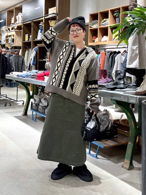 【新品未使用 ピッコーネ】23fw新作4コマ柄入りウールニットブルゾン40号 幾何柄ジャカードニットプルオーバー(ニット・セーター