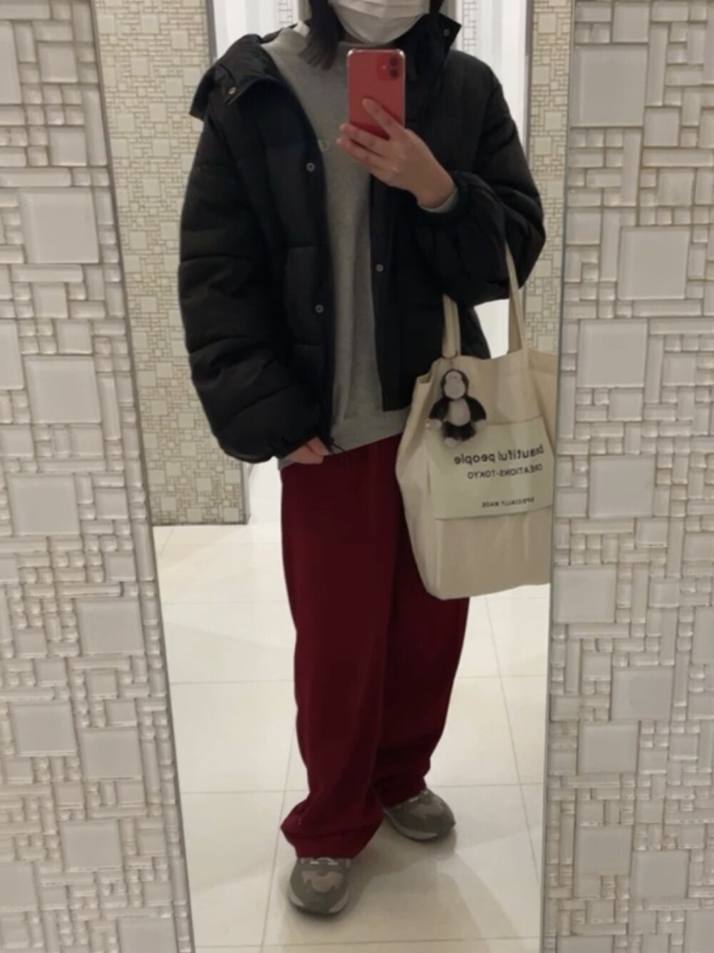 「カジュアル、ゆるコーデ、おしゃれさんと繋がりたい、プチプラコーデ、カラーコーデ、ストリート、カラーパンツ、ボルドー、チャンピオン、お出かけコーデ、古着」｜「champion 古着のアイテム（スウェット、グレー系）」を使った、ﾋﾟﾋﾟﾋﾟさん（レディース・156cm）の冬コーディネートの1枚目の写真