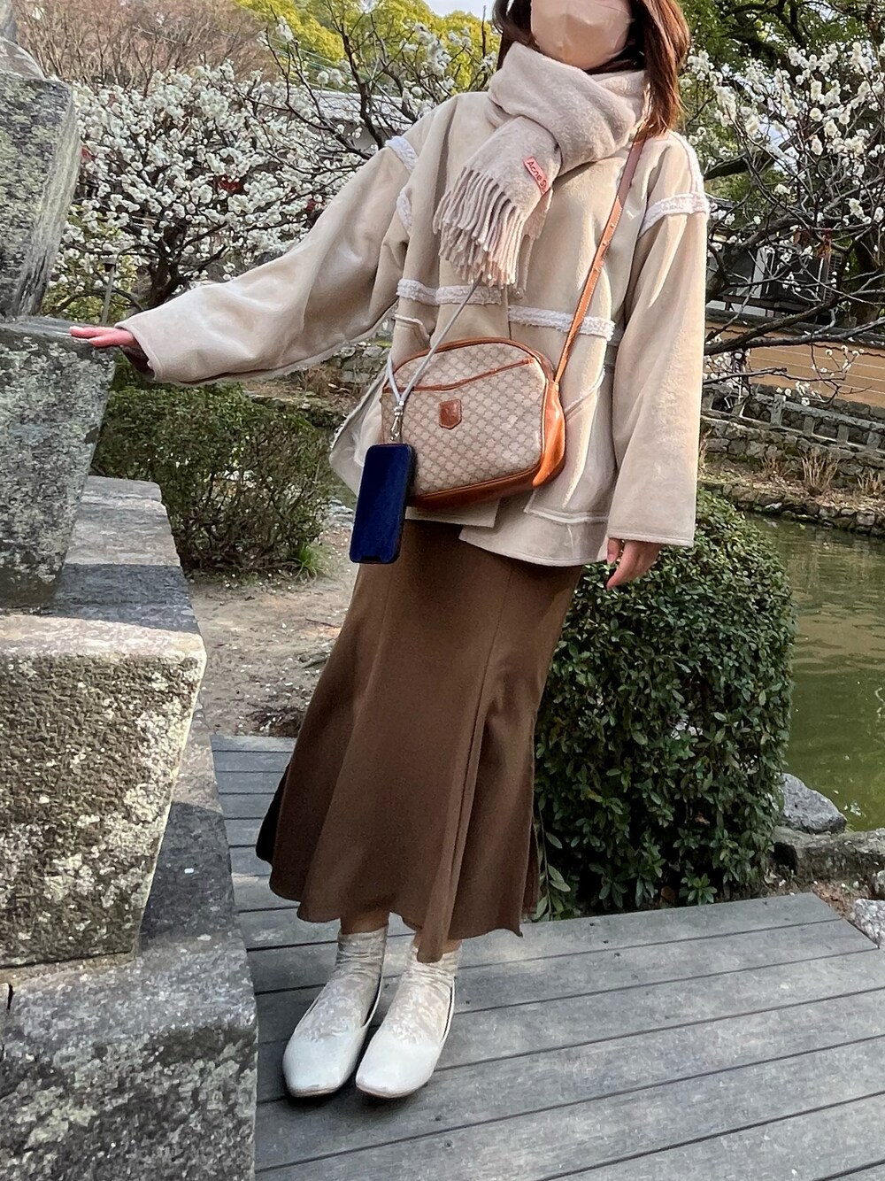 「大人可愛い、淡色コーデ、キャミワンピ、アクネストゥディオズ、AcneStudios、オールドセリーヌ、ブラウン、ブラウンコーデ」｜「Acne Studiosのアイテム（マフラー、ベージュ系）」を使った、ﾋﾟﾋﾟﾋﾟさん（レディース・156cm）の春コーディネートの1枚目の写真