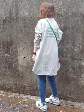 「バックロゴ」｜「アイテム（スニーカー）」を使った、piiiikoさん（レディース・152cm）の春コーディネート
