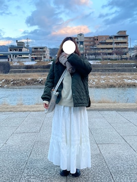 「白スカート」｜「アイテム（スウェット）」を使った、shioさん（レディース・157cm）の冬コーディネート