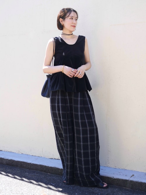 anuke Uneck Peplum Topsブラック ànuke - Uneck Peplum Tops / Uネック ペプラムトップス