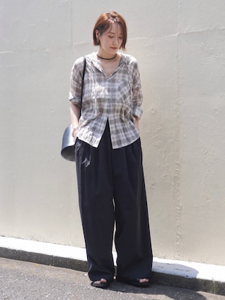 「GALLEST(ギャレスト)のフード付 シアーチェックシャツ(シャツ/ブラウス)」を使った、金子三記(miki)さん(レディース・170cm)の夏コーディネート