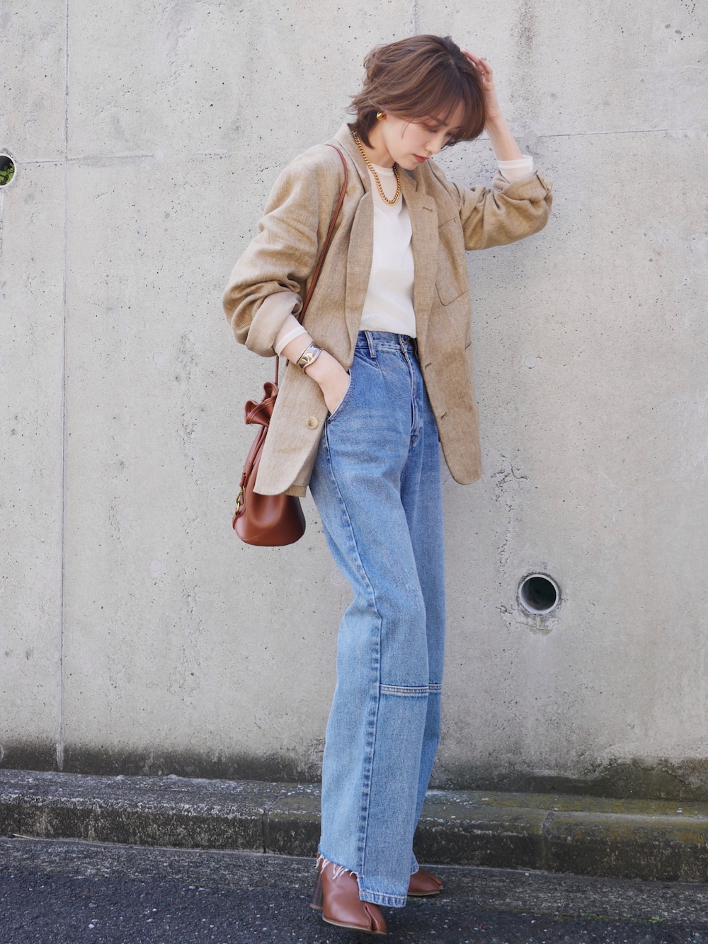 「春服デビュー宣言、春服みてみて、春アウター、ジャケット、デニム、シアートップス、ダメージデニムパンツ、ショートブーツ、きれいめカジュアル、骨格ナチュラル、高身長女子、高身長コーデ、ショルダーバッグ、ジャケットスタイル、いまどきジャケット写真」｜「TODAYFULのボーイフレンドリネンジャケット（テーラードジャケット、ベージュ系）」を使った、金子三記(miki)さん（骨格ナチュラル・レディース・170cm）の春コーディネートの1枚目の写真