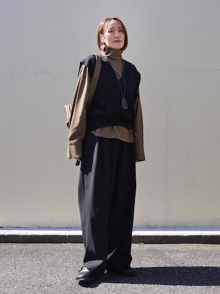 「TODAYFUL(トゥデイフル)のPeachskin Turtle Blouse(Tシャツ/カットソー)」を使った、金子三記(miki)さん(レディース・170cm)の冬コーディネート