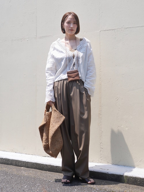 「SALON adam et rope'(サロン アダム エ ロペ)のリトリートレースブラウス(シャツ/ブラウス)」を使った、金子三記(miki)さん(レディース・170cm)の夏コーディネート