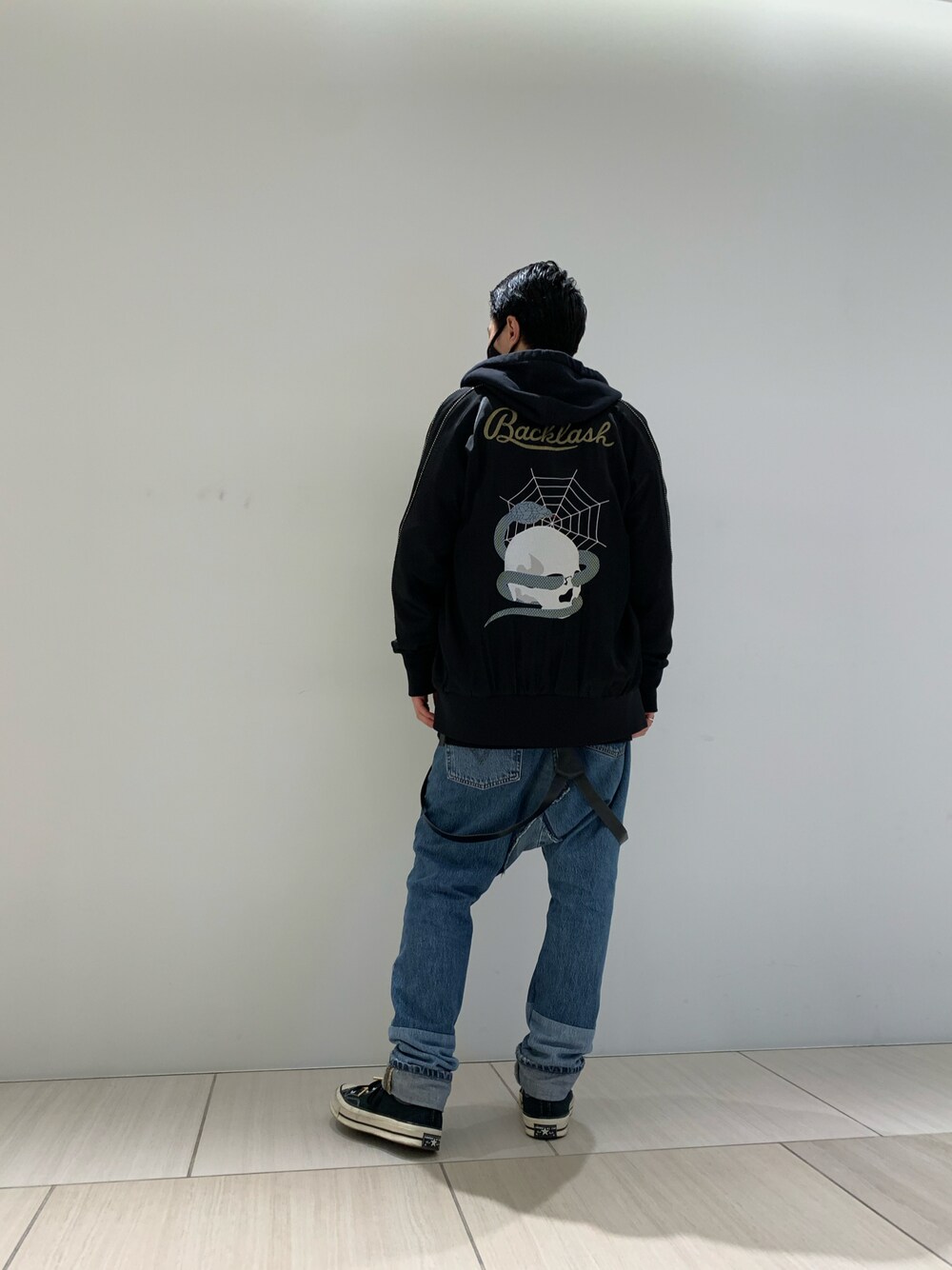 「ROYAL FLASH、RAWLIFE、ISAMU KATAYAMA BACKLASH、gunda×linne」｜「gunda×linneのアイテム（デニムパンツ、ブルー系）」を使った、akihiro_okadaさん（メンズ・175cm）の春コーディネートの1枚目の写真
