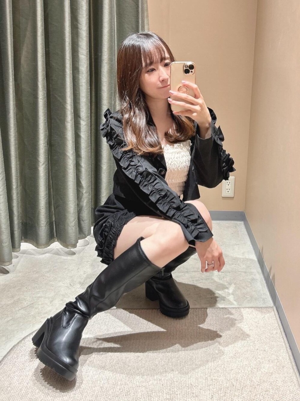 「新作、MAJESTIC LEGON、モノトーンコーデ、マジェスティックレゴン、骨格ウェーブ、韓国っぽ、標準身長、ホイップシリーズ、推し活、ブルべ夏」｜「MAJESTIC LEGONのカップ付き2wayシャーリングキャミ（キャミソール、ホワイト系）」を使った、あーちゃん。さん（レディース・156cm）の夏コーディネートの1枚目の写真