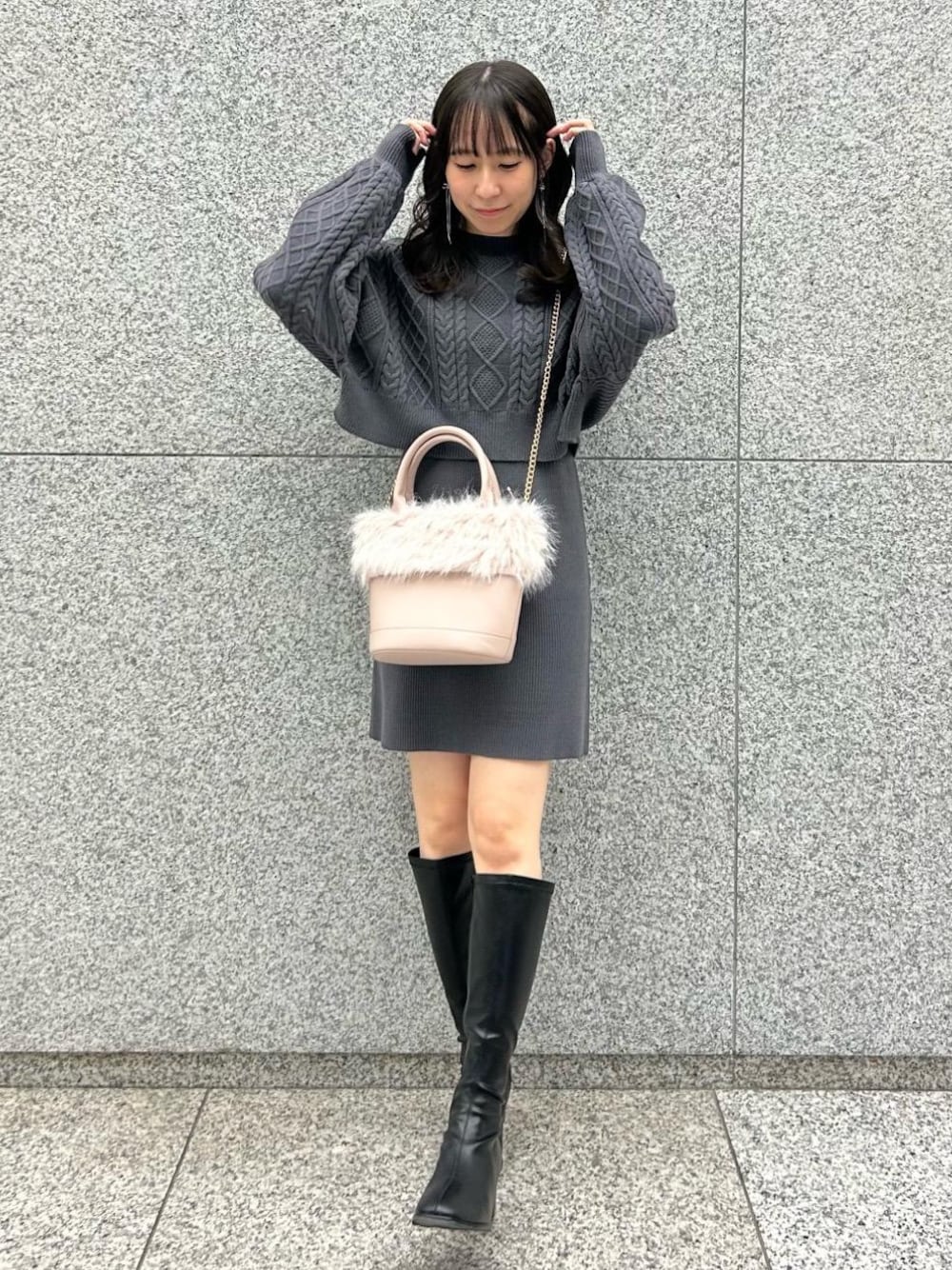 「ニットワンピ、ロングブーツ、デート、着回し、マジェスティックレゴン、骨格ウェーブ、標準身長、マラボーバッグ、推し活、ブルべ夏」｜「MAJESTIC LEGONの☆盛れるストレッチロングブーツ（ブーツ、ブラック系）」を使った、あーちゃん。さん（レディース・156cm）の秋コーディネートの1枚目の写真