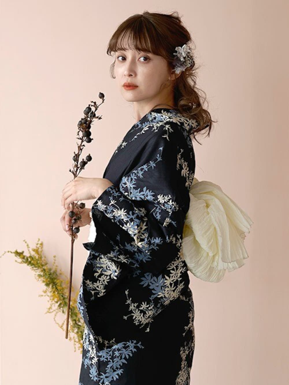 その他の浴衣を着用したレディースの春コーディネートの1枚目の写真