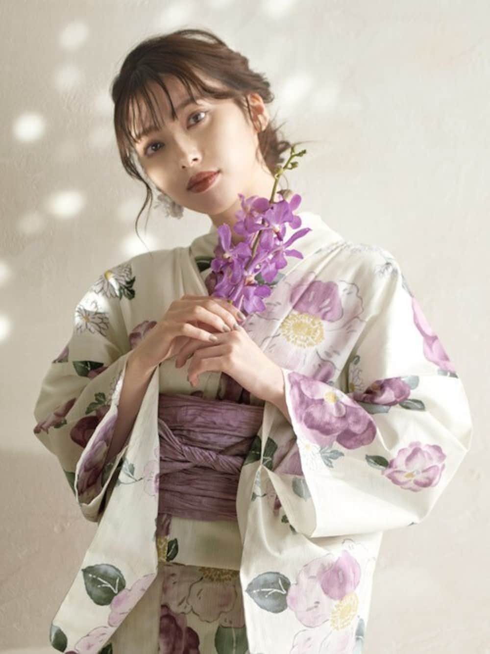 その他の浴衣を着用したレディースの春コーディネートの1枚目の写真