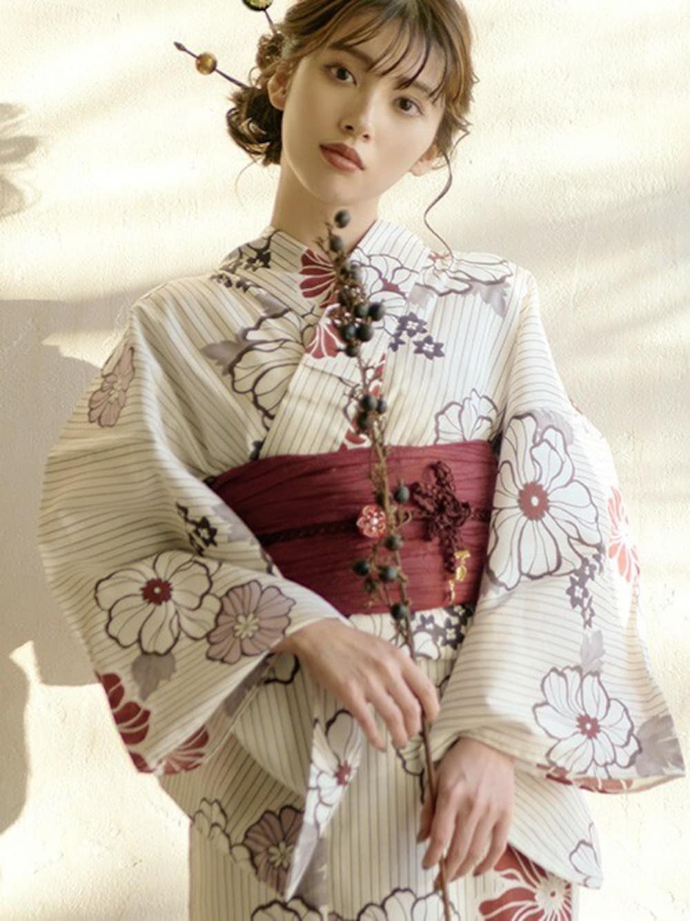 その他の浴衣を着用したレディースの春コーディネートの1枚目の写真