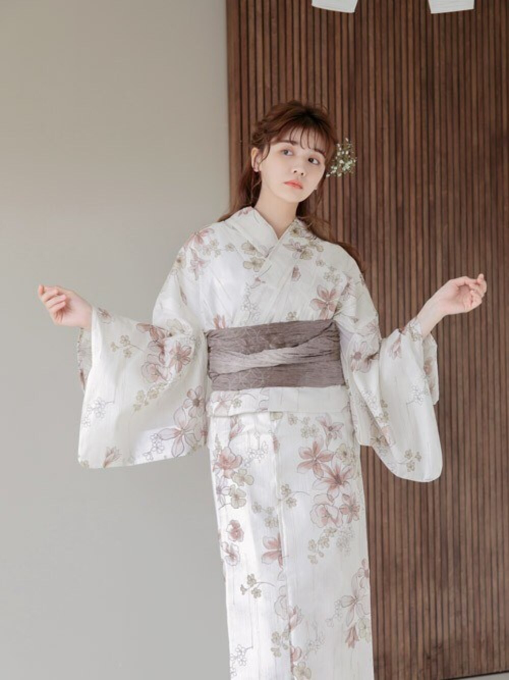 その他の浴衣を着用したレディースの夏コーディネートの1枚目の写真