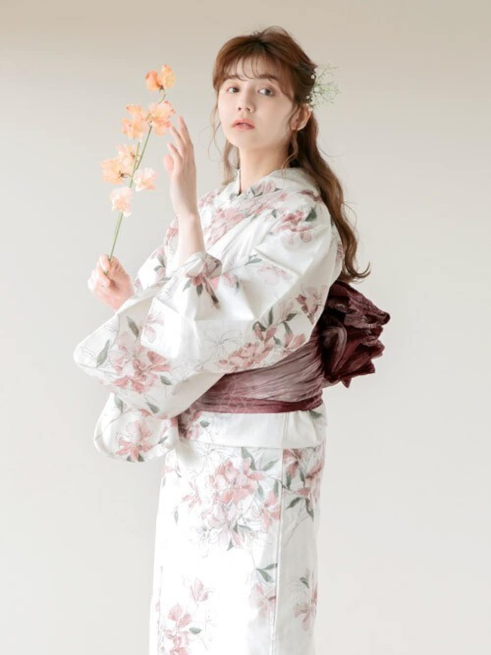 その他の浴衣を着用したレディースの夏コーディネートの1枚目の写真