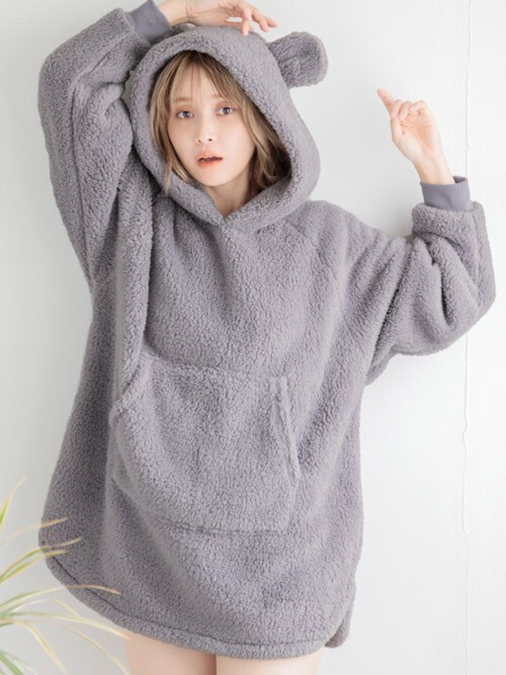 「ルームウェア、休日スタイル、もこもこ、ラフ、大人コーデ、パジャマ、大人女子、部屋着、大人ガーリー、秋冬コーデ」｜「Ditaのぷっくり耳付き。もこもこくま耳パーカーワンピース（ルームワンピース、グレー系）」を使った、Ditaさん（レディース・158cm）の秋コーディネートの1枚目の写真