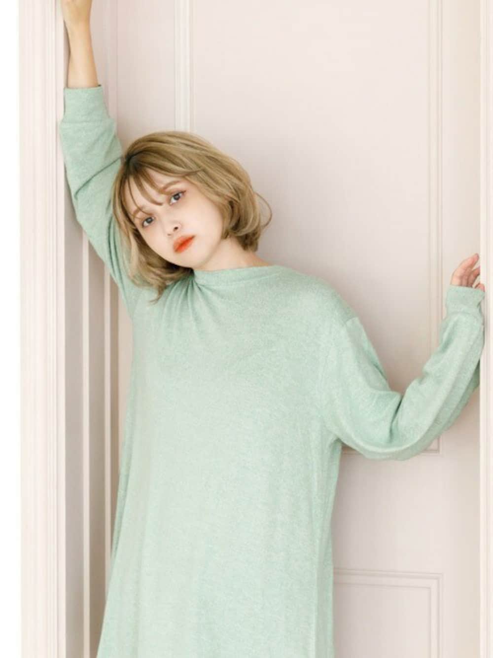 「ルームウェア、休日スタイル、もこもこ、ラフ、大人コーデ、パジャマ、大人女子、部屋着、大人ガーリー、秋冬コーデ」｜「Ditaのゆるてろカチオン素材チュニックワンピースルームウェア パジャマ（ルームワンピース、グリーン系）」を使った、Ditaさん（レディース・158cm）の秋コーディネートの1枚目の写真