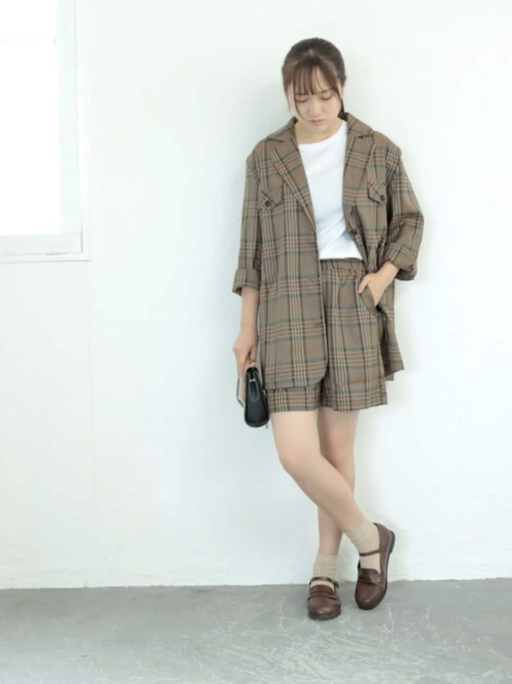 「パンプス、シンプル、シューズ、フォーマル、プチプラ、ラフ、靴、高校生、コーディネート、ジュニア」｜「SOROTTOのフラットソール ストラップ付きジュニア用ローファー ◆（ローファー、ブラウン系）」を使った、sr__rさん（レディース・158cm）の秋コーディネートの1枚目の写真