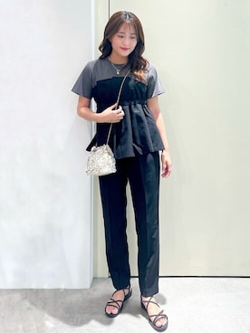 「OPAQUE.CLIP（オペークドットクリップ）の【2WAY】素材アソートシャイニー巾着ミニショルダーバッグ（ショルダーバッグ）」を使った、OPAQUE.CLIPスタッフさん（レディース・160cm）の夏コーディネート