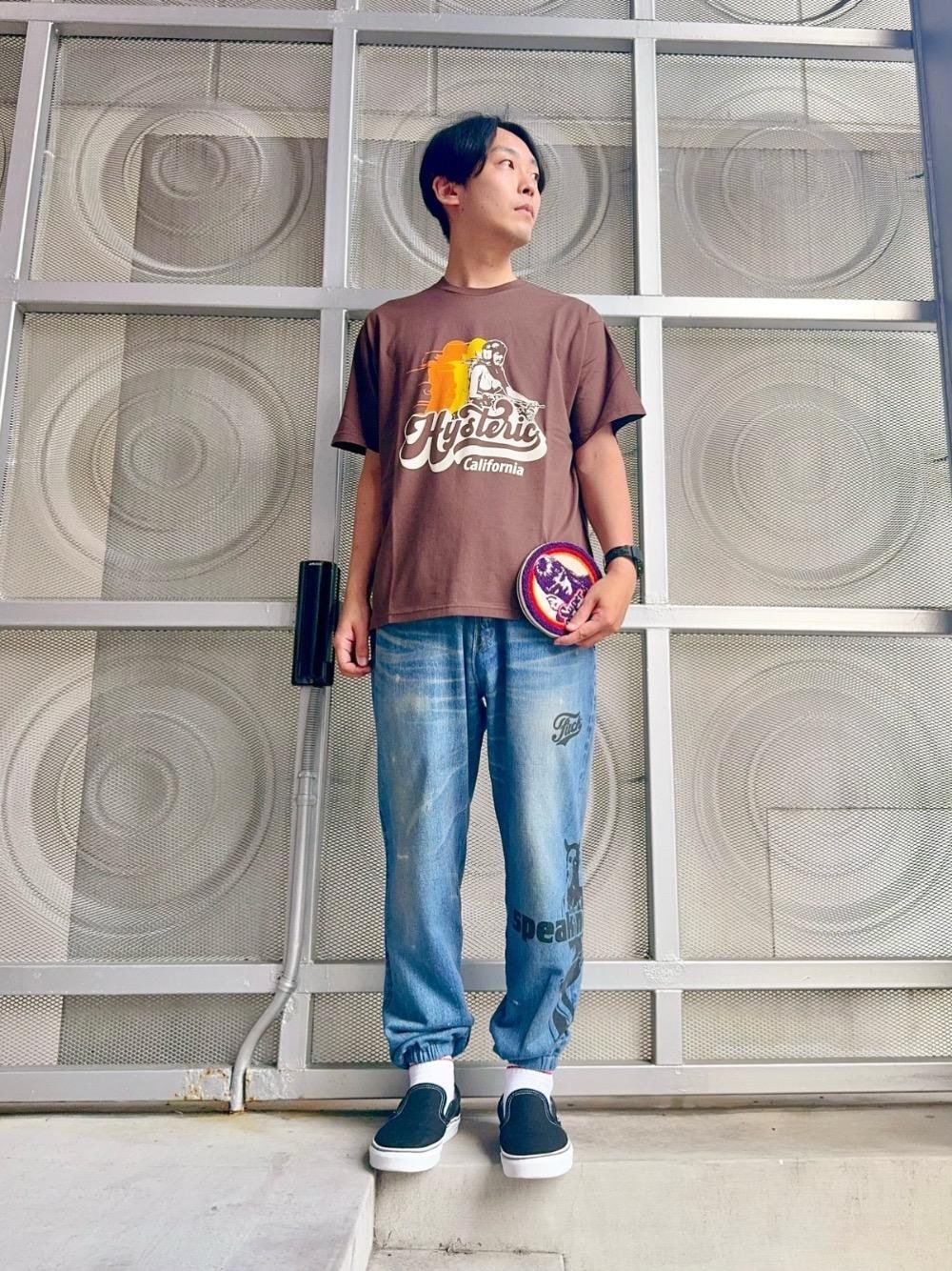 「アメカジ、ストリート、ラフコーデ、ヒステリックグラマー、HYSTERIC GLAMOUR、夏コーデ」｜「HYSTERIC GLAMOURのSUPER HYS パイルポーチ（ポーチ、その他）」を使った、けんたさん（メンズ・174cm）の夏コーディネートの1枚目の写真
