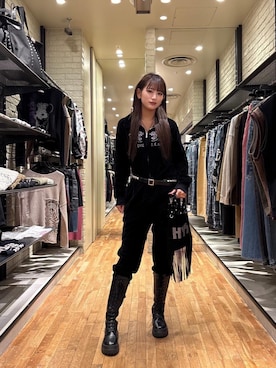 「HYSTERIC GLAMOUR（ヒステリックグラマー）のロゴスタッズ フリンジミニバッグ（ショルダーバッグ）」を使った、SUMIKAさん（レディース・160cm）の秋コーディネート