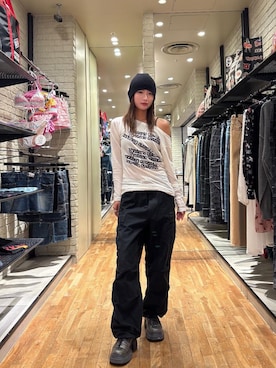 「HYSTERIC GLAMOUR（ヒステリックグラマー）の6ポケットカーゴパンツ（カーゴパンツ、ブラック系）」を使った、SUMIKAさん（レディース・160cm）の夏コーディネート