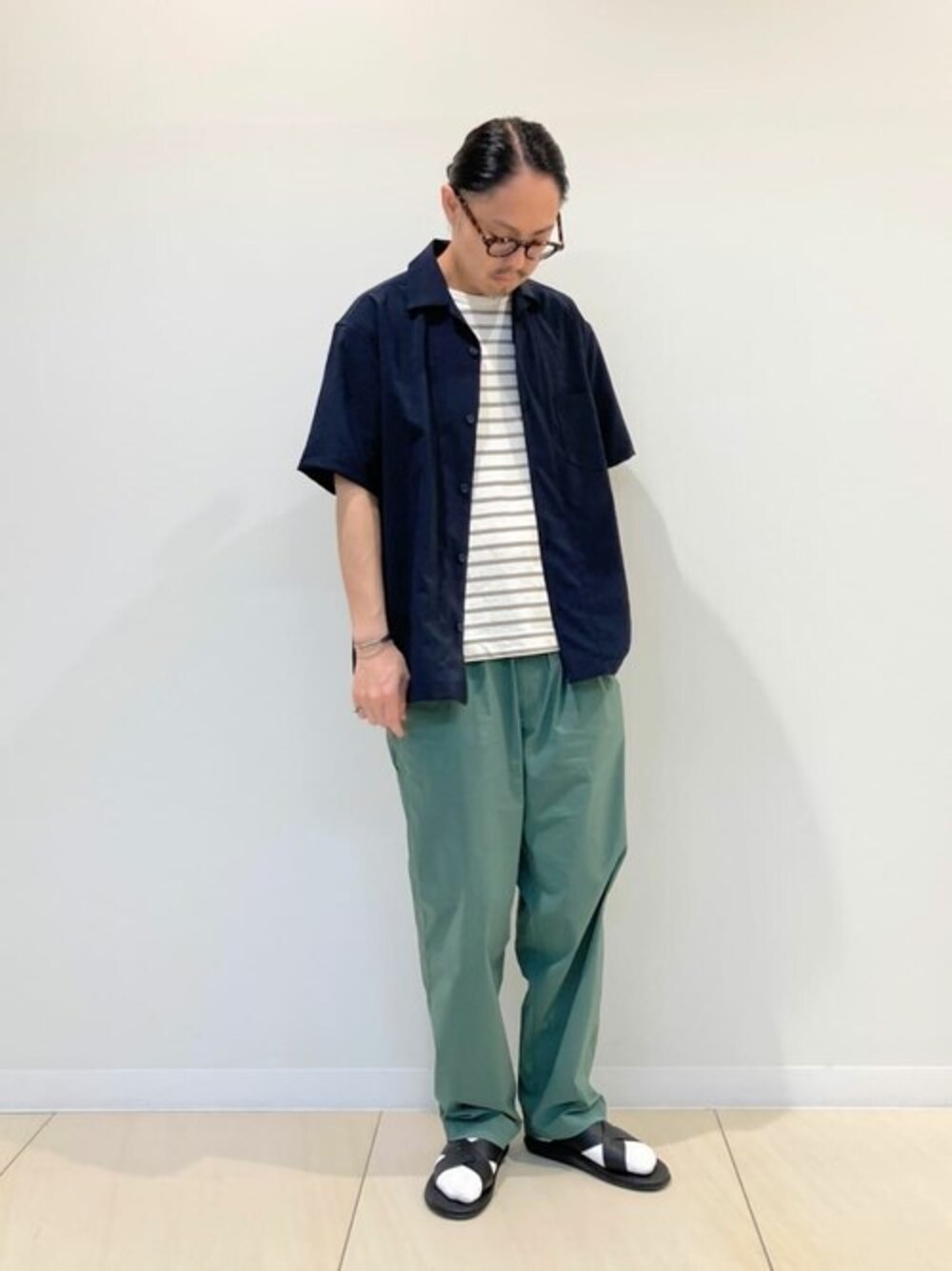 「リラックス、休日スタイル、お出かけコーデ、ラフ、リラックスパンツ、リラックススタイル、夏コーデ、ラフコーデ、カジュアルコーデ、オープンカラーシャツ」｜「NOLLEY'S goodmanのEVALET オープンカラーシャツ（吸水速乾、軽量ストレッチ素材）セットアップ可（シャツ/ブラウス、ブルー系）」を使った、NOLLEYS MENS stylingさん（メンズ・174cm）の夏コーディネートの1枚目の写真